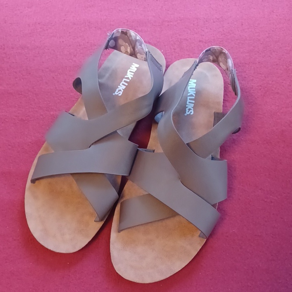 Mukluks sandals women's size 9, gray